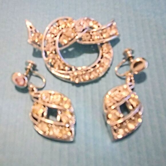 Vintage Mid Century Silver Tone Rhinestone Knot Brooch and Drop Earring Demi Set - Picture 2 of 5